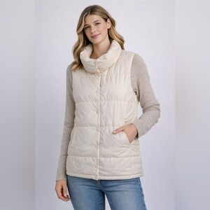 Forever 21 Cream Quilted Puffer Vest Women’s M Sleeveless Lightweight Neutral